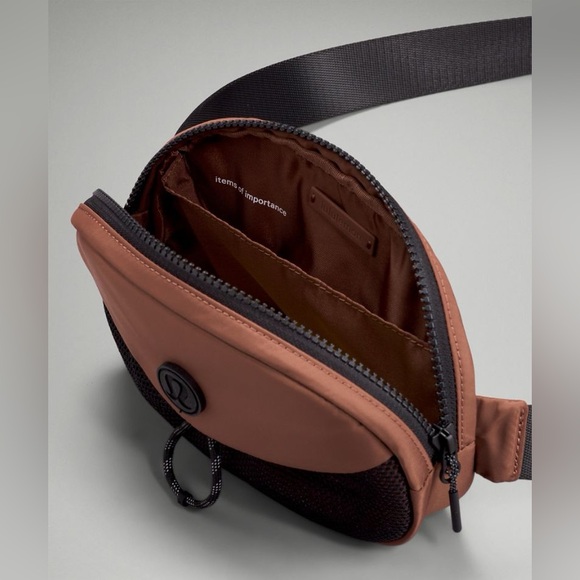NWT Lululemon Take it on Belt Bag - Picture 5 of 13